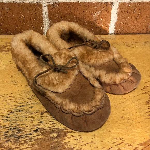 Cabela's Shoes - Real leather and fur moccasin slippers